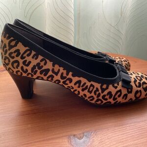 PRICE DROP!! Aerosoles leopard heels calf hair size 8